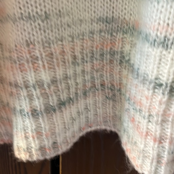 Torrid white knit sweater with gray and pink. Size Torrid 1 - Picture 4 of 7